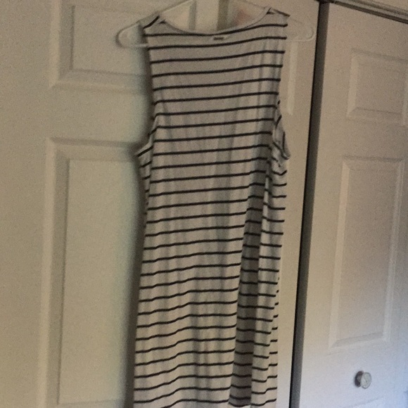 White and blue stripped Roxy dress - Picture 2 of 4
